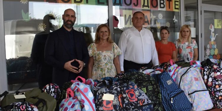 TAV Makedonya’dan Makedon öğrencilere okul hediyesi