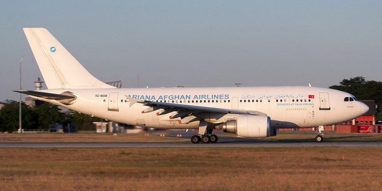 Kuyruğu piste sürten Afgan uçağı acil iniş yaptı