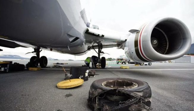 Delta uçağının lastiği patladı: 2 kişi öldü