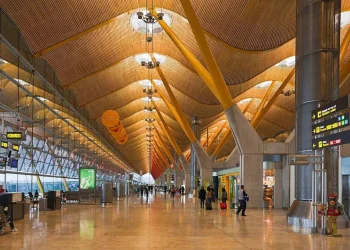 Yolcuları en çok yürüten havalimanları