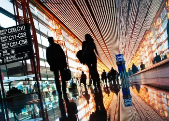 Havalimanlarından 8 ayda 155 milyon yolcu geçti