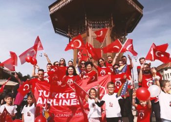 THY’den Türk Bayrağı temalı özel proje