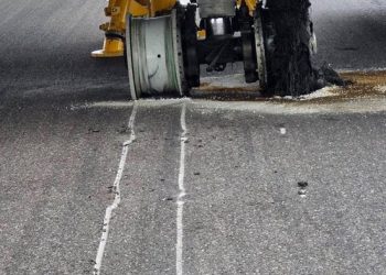 Ryanair uçağının 4 lastiği birden patladı