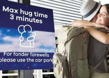 Havalimanında vedalaşma süresi 3 dakikayla sınırlandı!