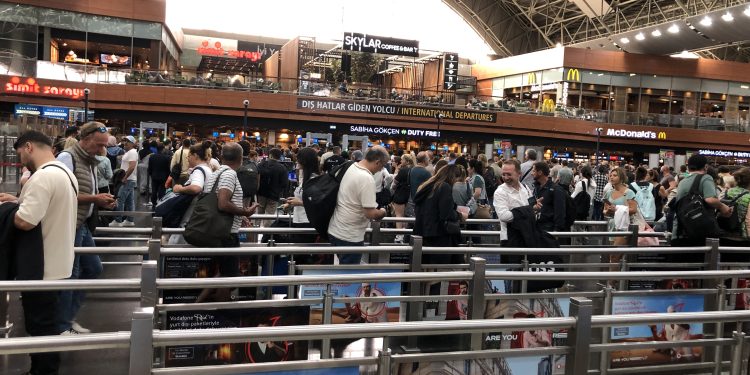 126 milyon yolcu havalimanlarından geçti