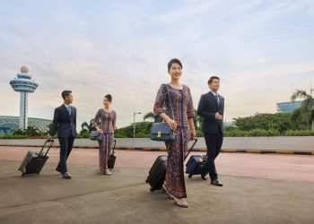 Dünyanın “en iyi kabin ekibi” Singapur Airlines’te