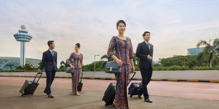 Dünyanın “en iyi kabin ekibi” Singapur Airlines’te