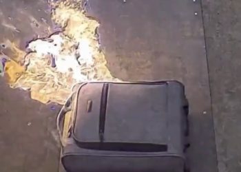 Tallinn Havalimanı’nda patlayan powerbank valizi tutuşturdu!