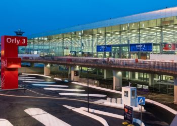 Paris Orly Havalimanı’nda kaos