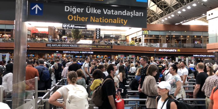 İSTANBUL HAVALİMANLARINDAN 5 AYDA 50 MİLYON YOLCU GEÇTİ