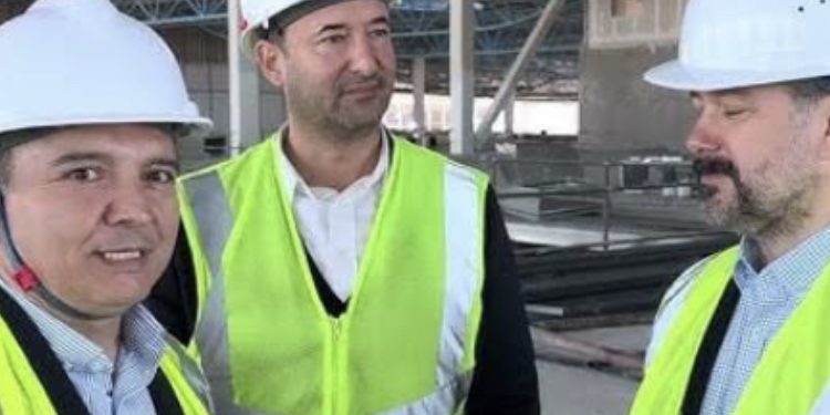 APRONDA ÇIRILÇIPLAK DOLAŞAN ADAM!”