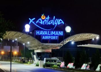 ANTALYA HAVALİMANI 225 BİN YOLCUYLA TARİHİ REKOR KIRDI