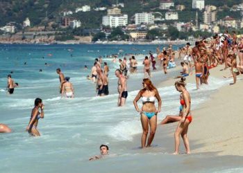 TÜRKİYE’Yİ PAHALI BULAN TURİSTLER TATİL SÜRELERİNİ KISALTTI