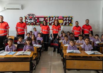 UÇAK KOLTUĞUNDAN ÖĞRENCİLERE ÇANTA!