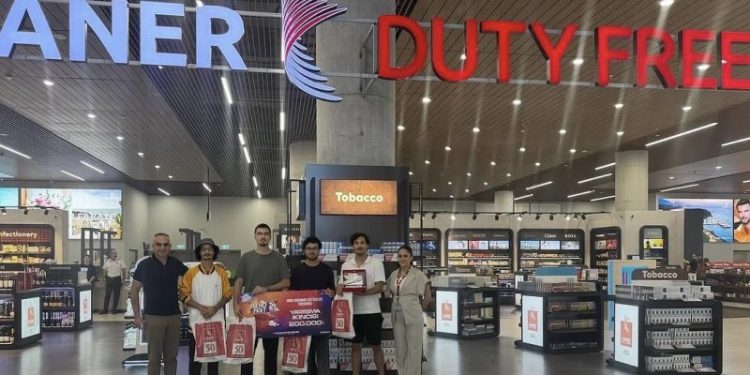 Kaner Duty Free’den DAÜ ASHINA Takımı’na sürpriz karşılama!