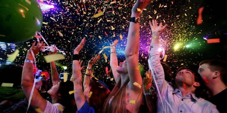 Havalimanında Yeni Yıl Partisi Denilince Akla İlk Gözen Air Gelirdi…  Özcan Yaşar Yazdı…