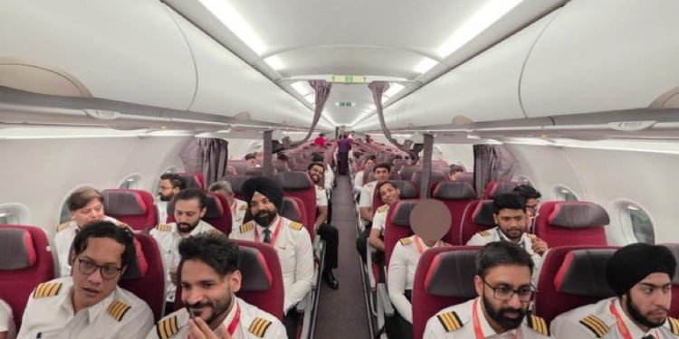 Air India 100 Pilotunu Dubai’den Tek Uçuşla Çıkardı