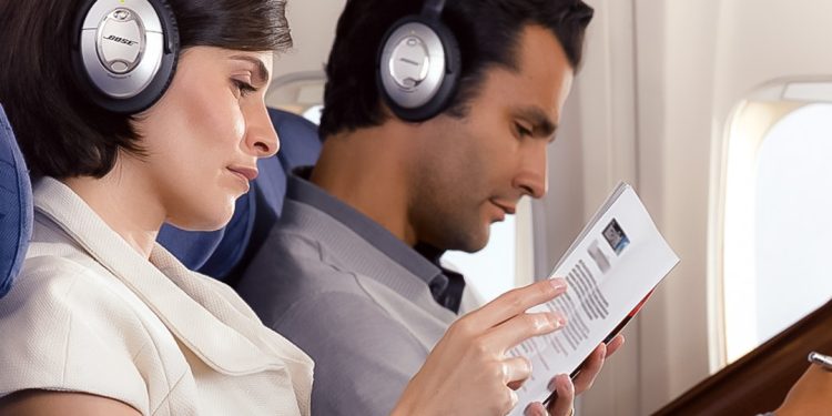 Uçakta Kulaklık Zorunluluğu…