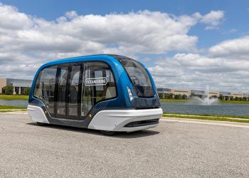 Newark Havalimanı’nda otonom servis aracı…