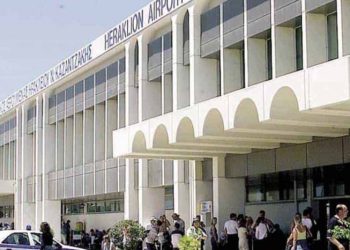 Sahra Tozu Uçuşları İptal Etti Yolcuları Mahsur Bıraktı