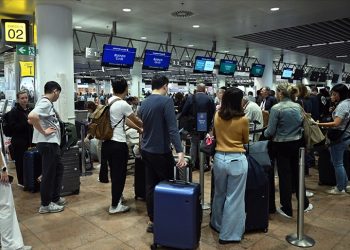 Pasaportu Olan Türk Vatandaşı İlla Bu Kuyruğa Girecek!