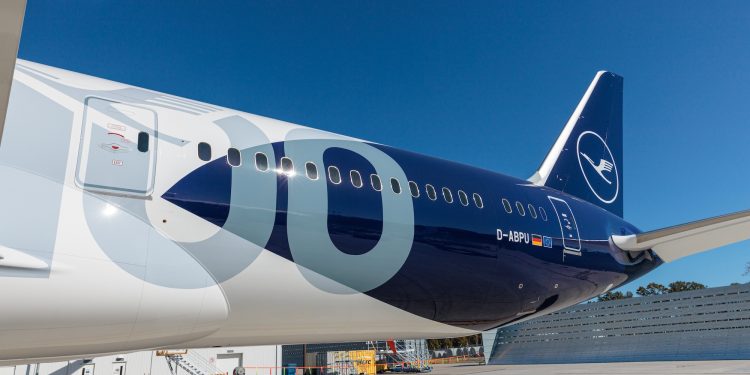 Lufthansa İlk A350-1000’ini 100. Yıl Renklerine Bürüdü