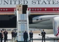 Trump’ın Air Force One’ının Önüne Geçen Merdiven! Özcan YAŞAR Yazdı…