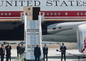 Trump’ın Air Force One’ının Önüne Geçen Merdiven! Özcan YAŞAR Yazdı…