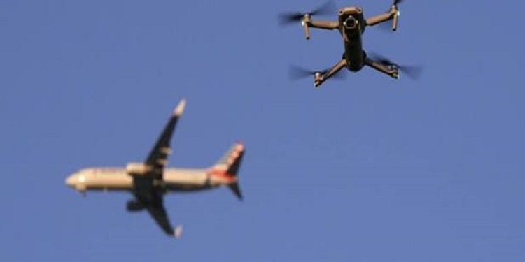 Uçaklara Havai Fişek ve Drone Tehditleri