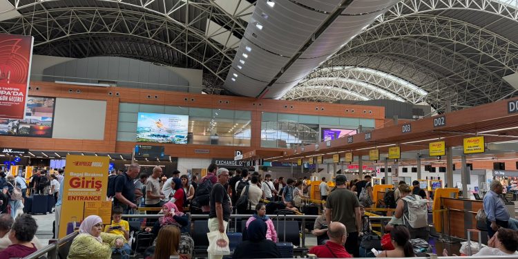 Sabiha Gökçen’de Bagaj Bandı Arızası Yolcuları Mağdur Etti