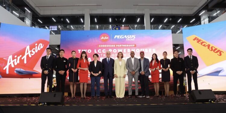 Pegasus ve AirAsia İstanbul’da uçuş ağlarını birleştirdi